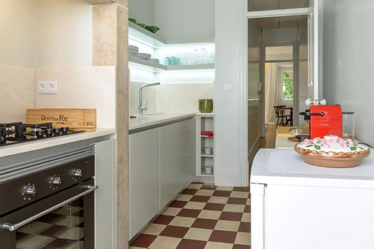 Lisbon Evergreen Apartment